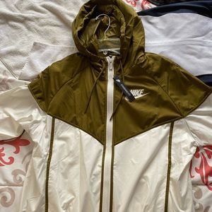 Women’s NIKE Windbreaker